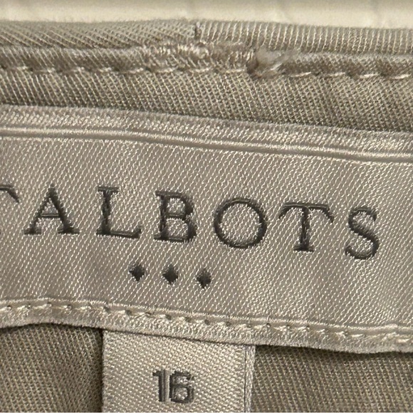 Talbots Khaki Perfect Skimmers with Leg Button Detail Size 16 - Picture 7 of 15